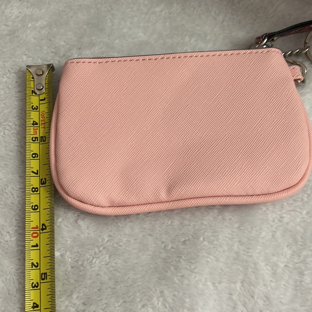 Guess - Picture 3 of 4